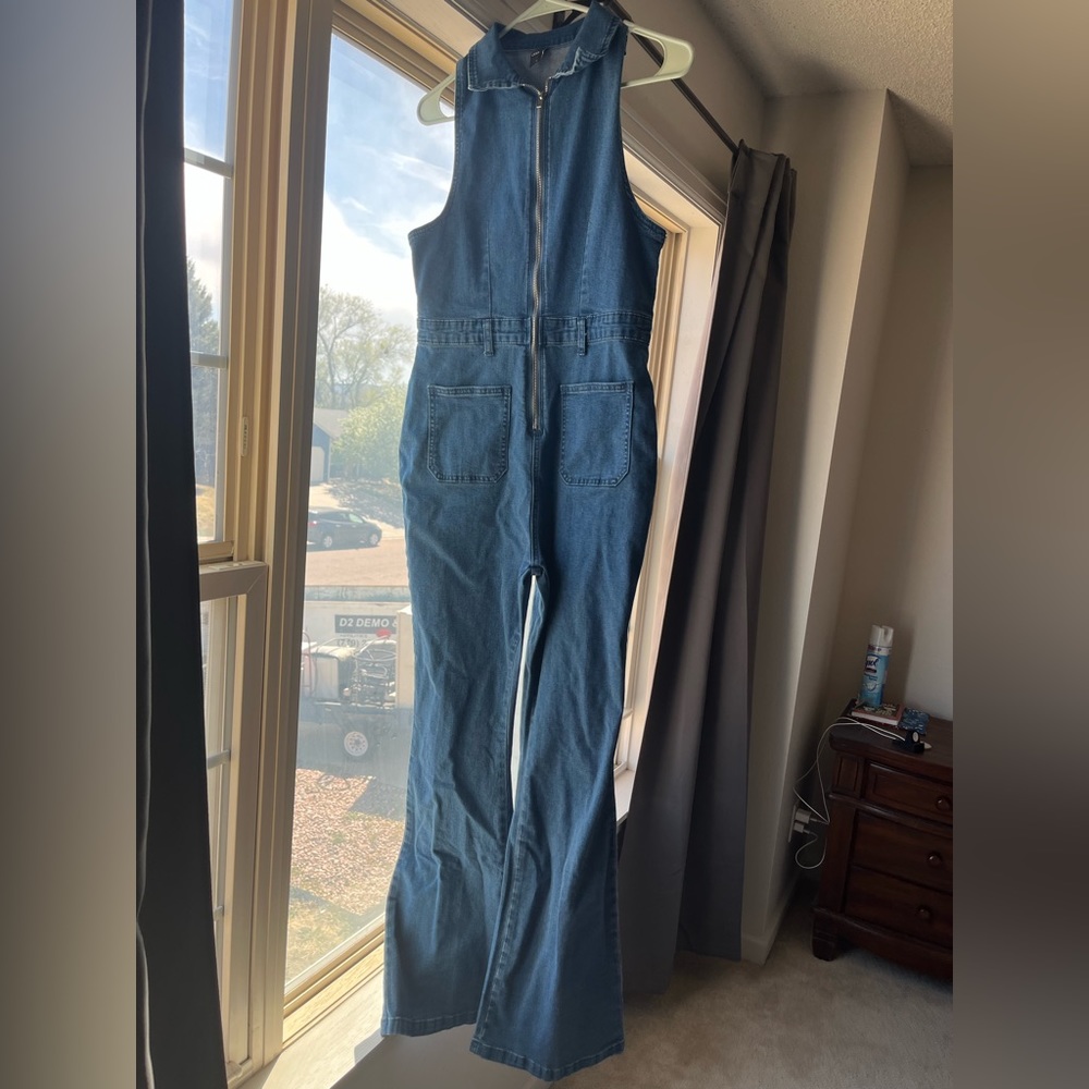 Flare leg denim jumpsuit!